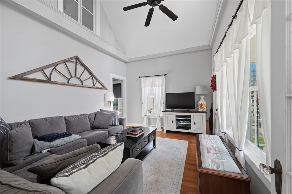 38 Summer St Property Photo 10