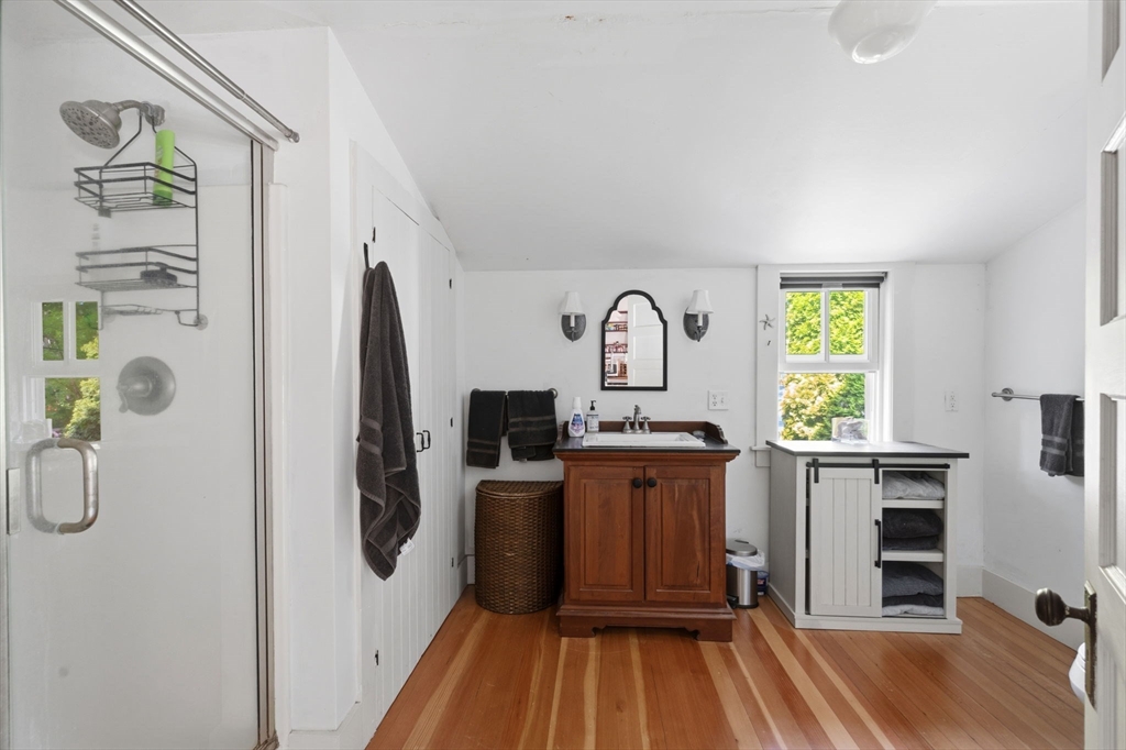 38 Summer St Property Photo 18