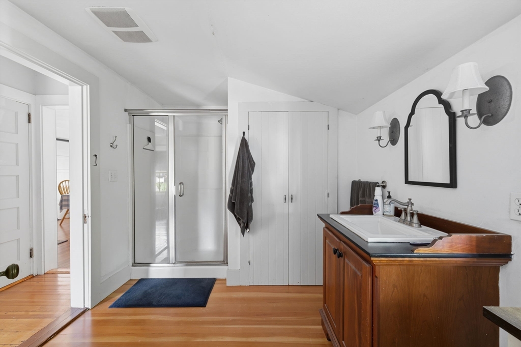 38 Summer St Property Photo 19