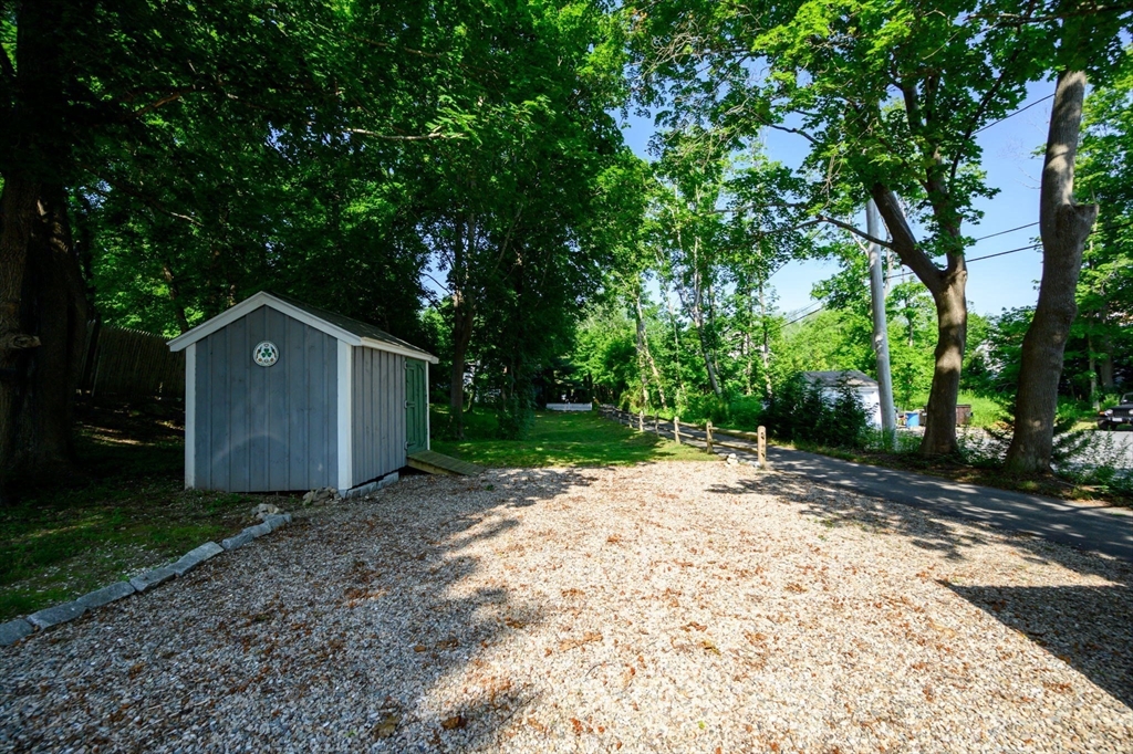 38 Summer St Property Photo 28