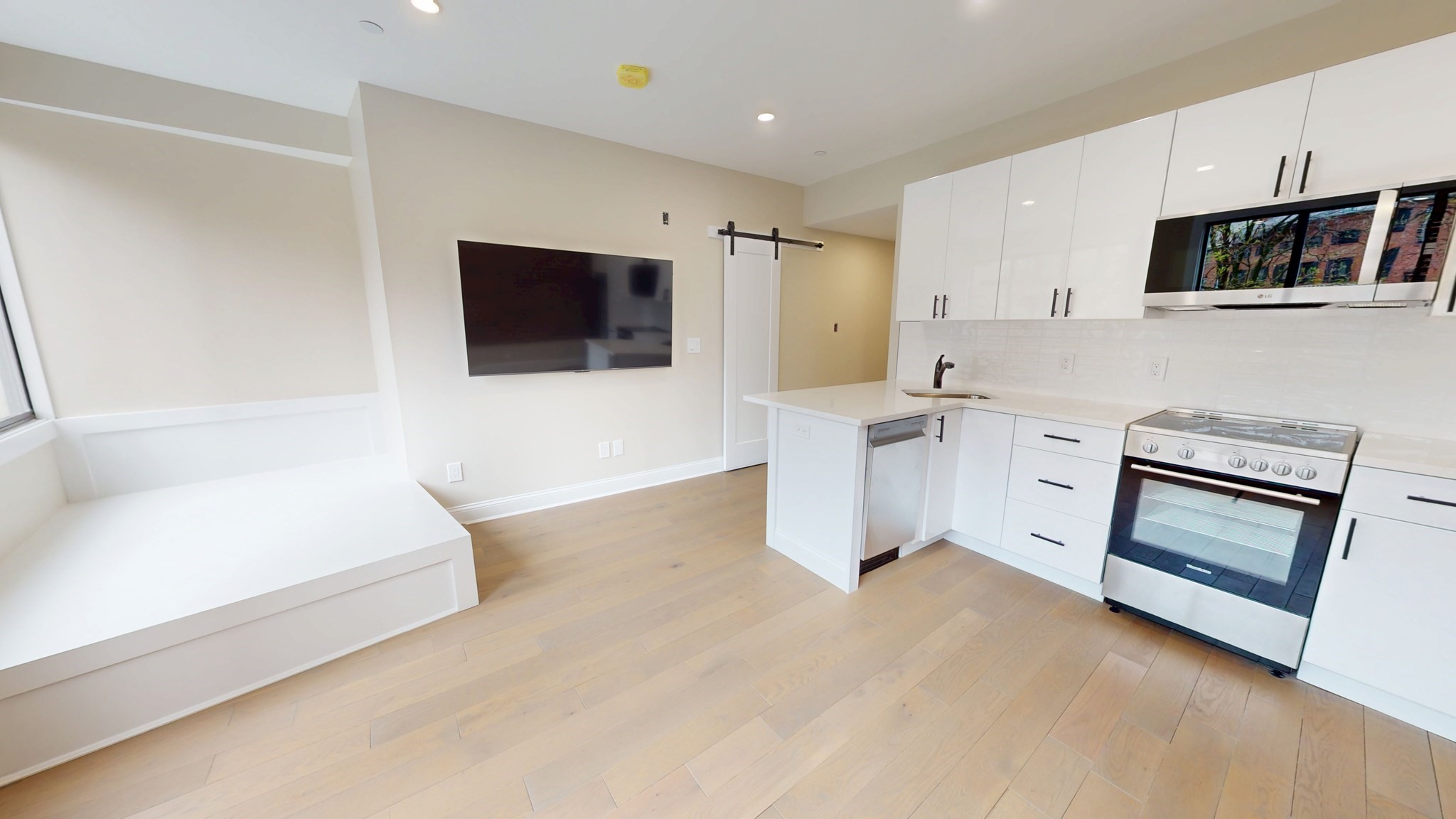 31-35 India St # 304 Property Photo 2