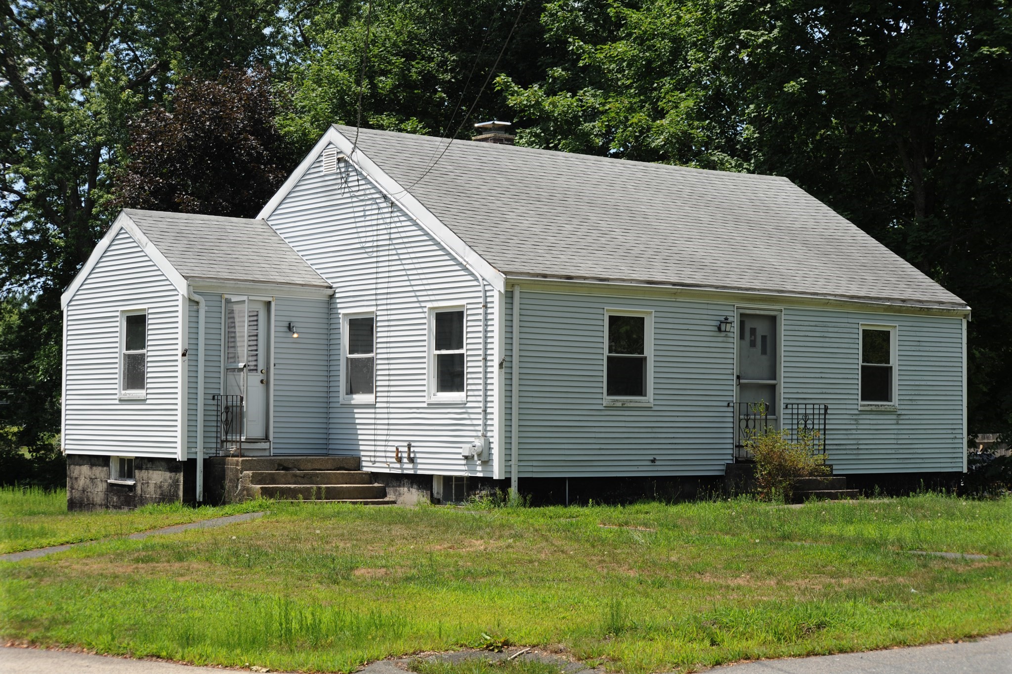 28 Pleasant St Property Photo 1
