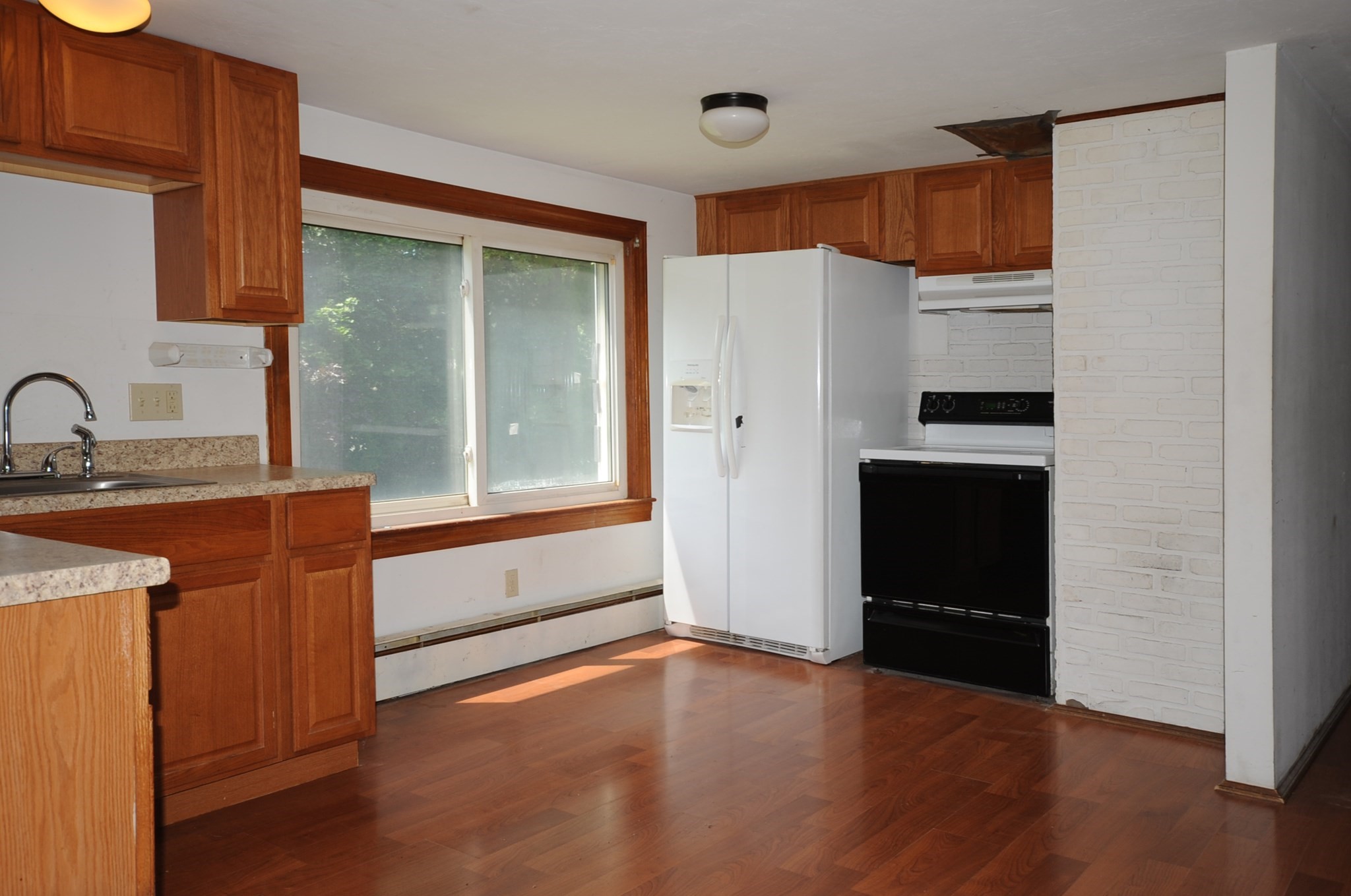 28 Pleasant St Property Photo 2