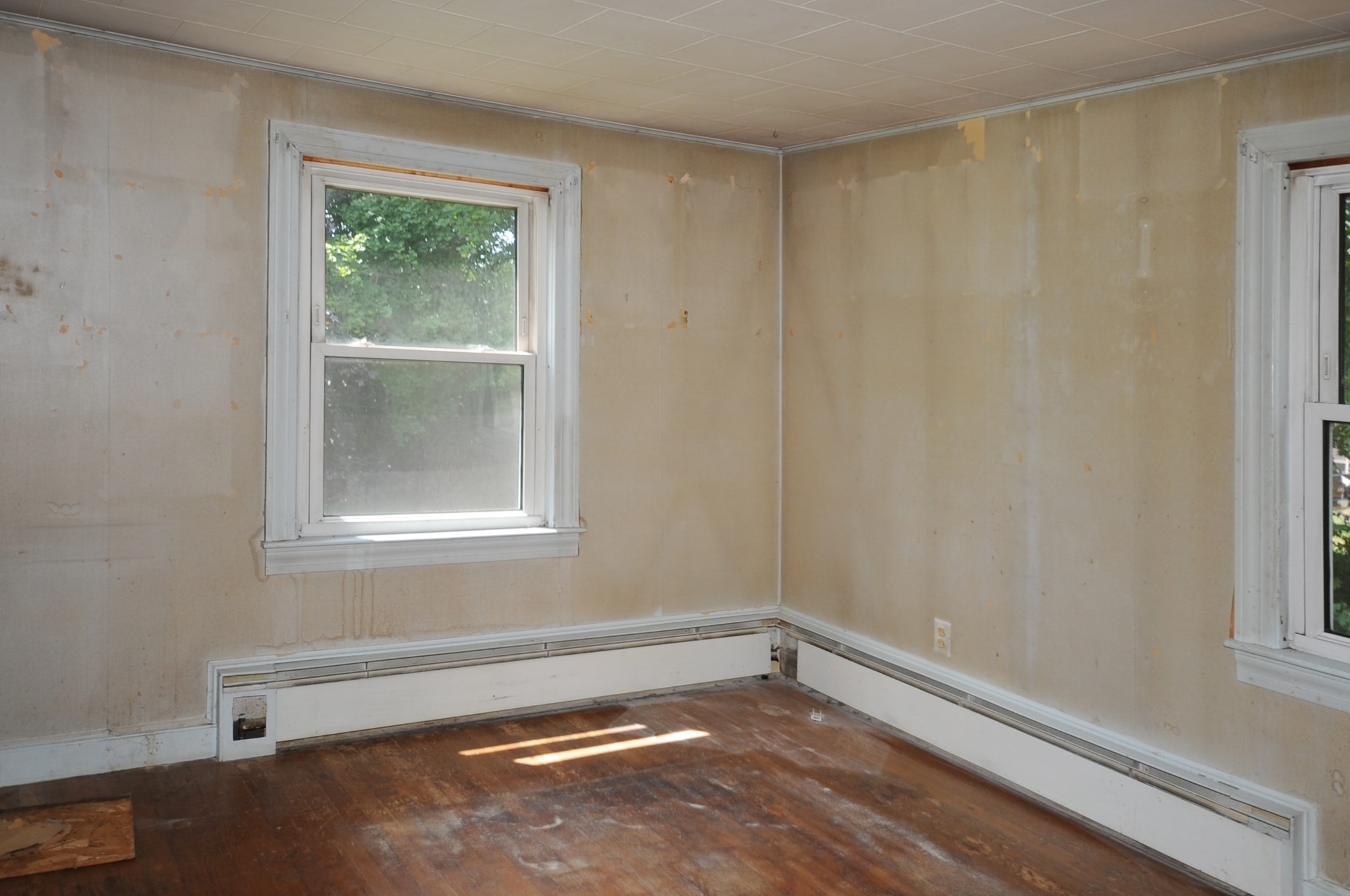 28 Pleasant St Property Photo 7