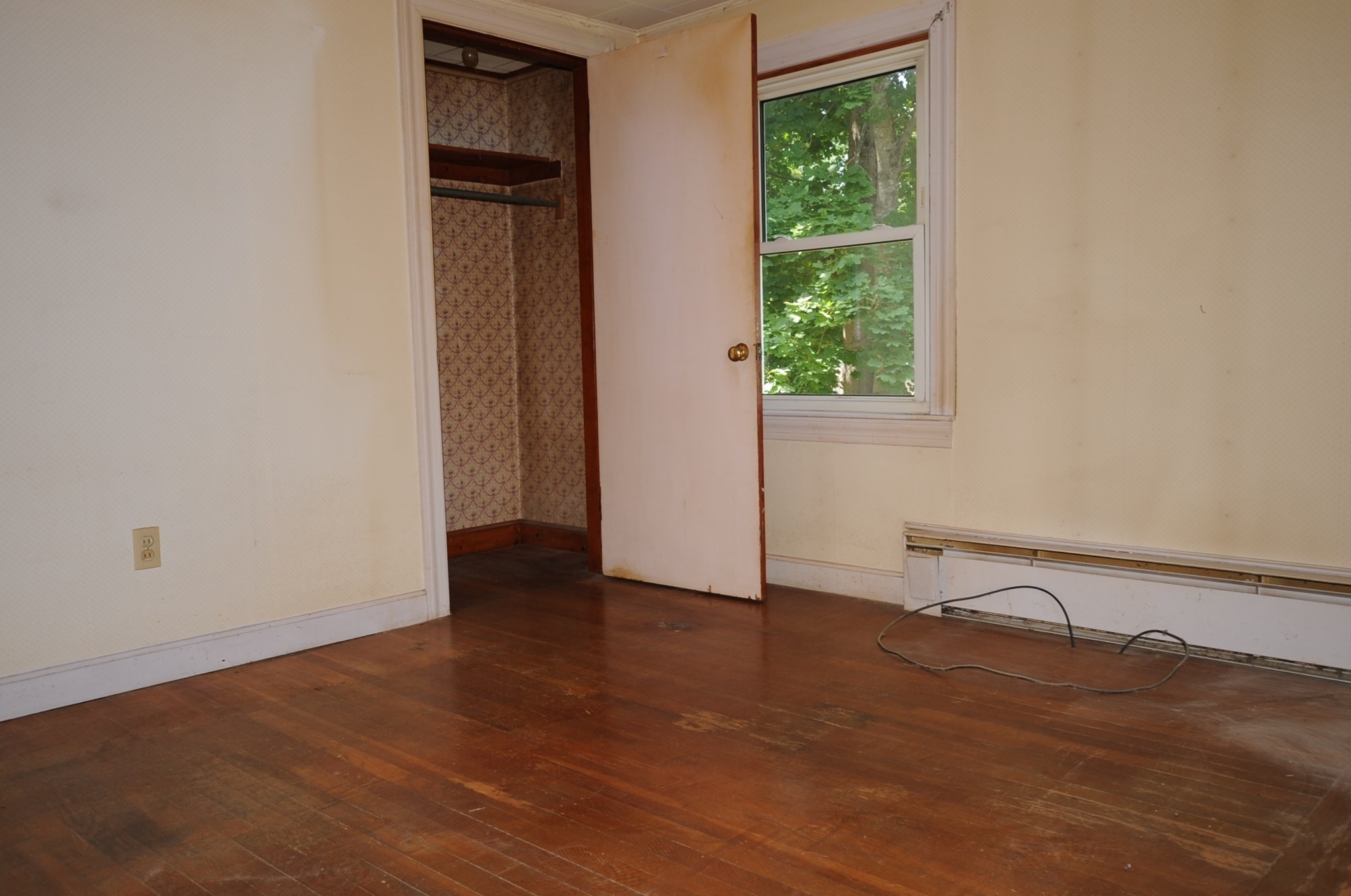 28 Pleasant St Property Photo 10