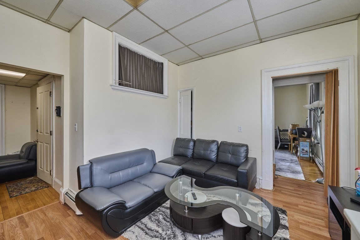 408-410 Crescent St Property Photo 15