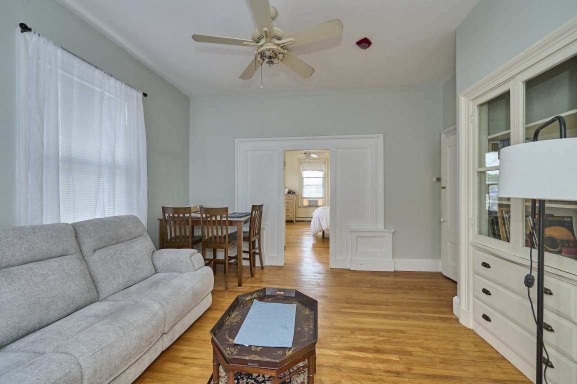 408-410 Crescent St Property Photo 20
