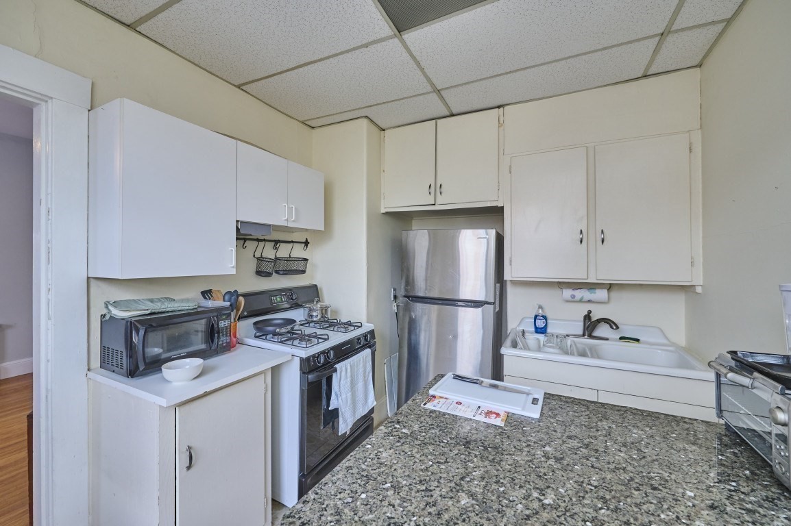 408-410 Crescent St Property Photo 22