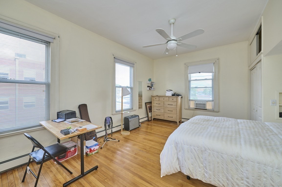 408-410 Crescent St Property Photo 24