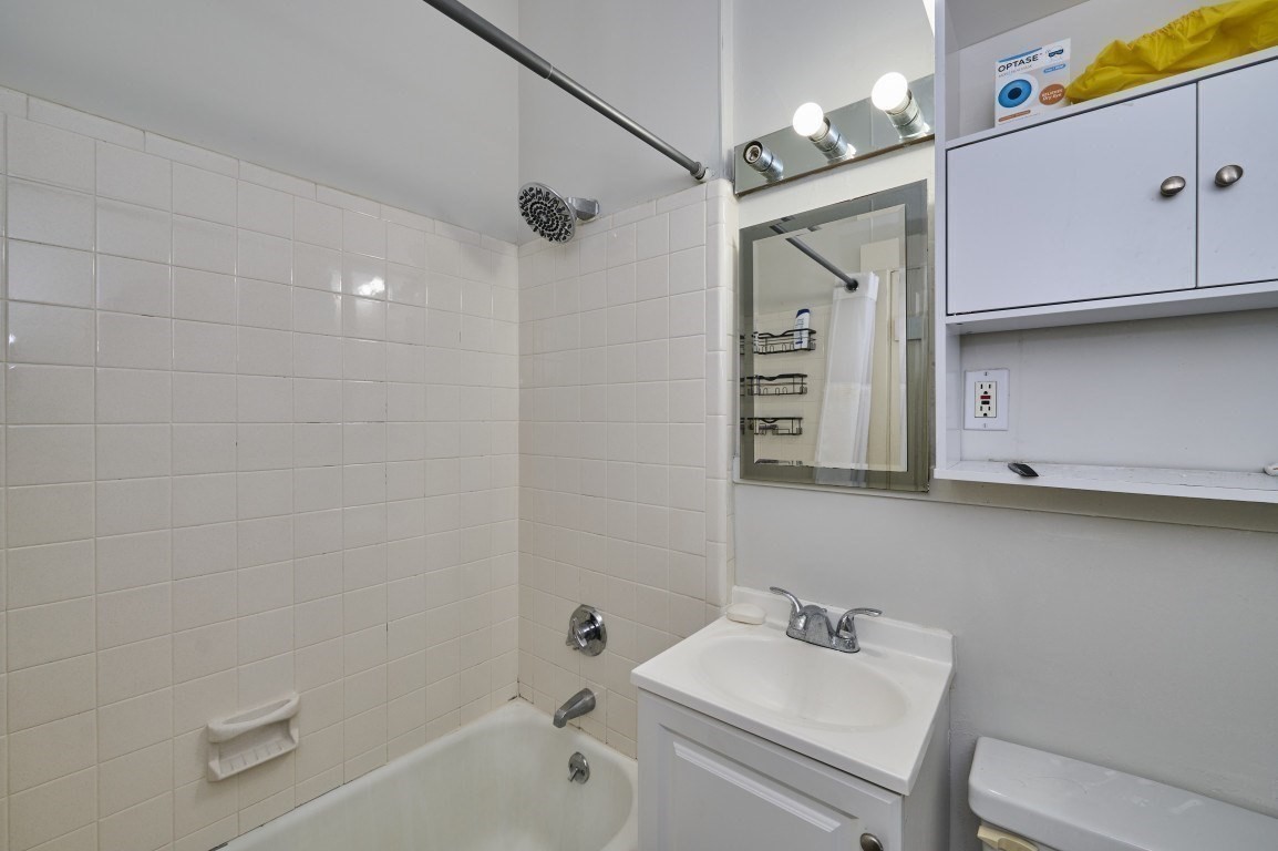 408-410 Crescent St Property Photo 25