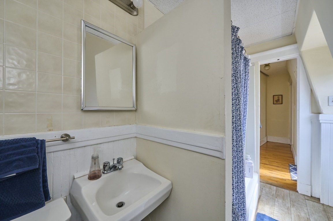 408-410 Crescent St Property Photo 31