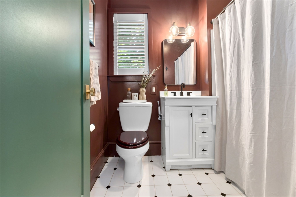 13 Pleasant St Property Photo 29
