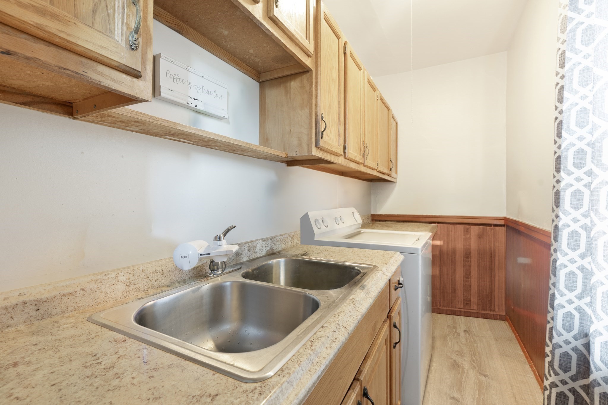 42 Adams St Property Photo 7