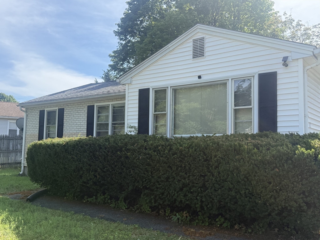 74 Leatherleaf Dr Property Photo 1