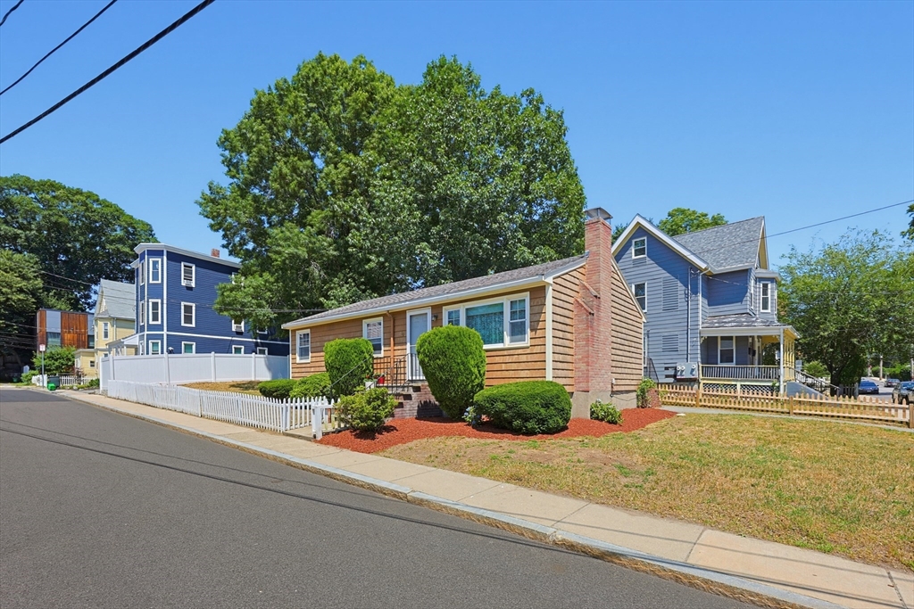 10 Meyer St Property Photo 2