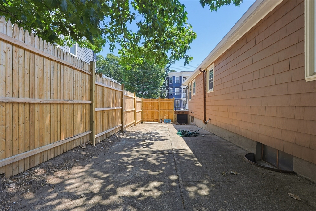 10 Meyer St Property Photo 28