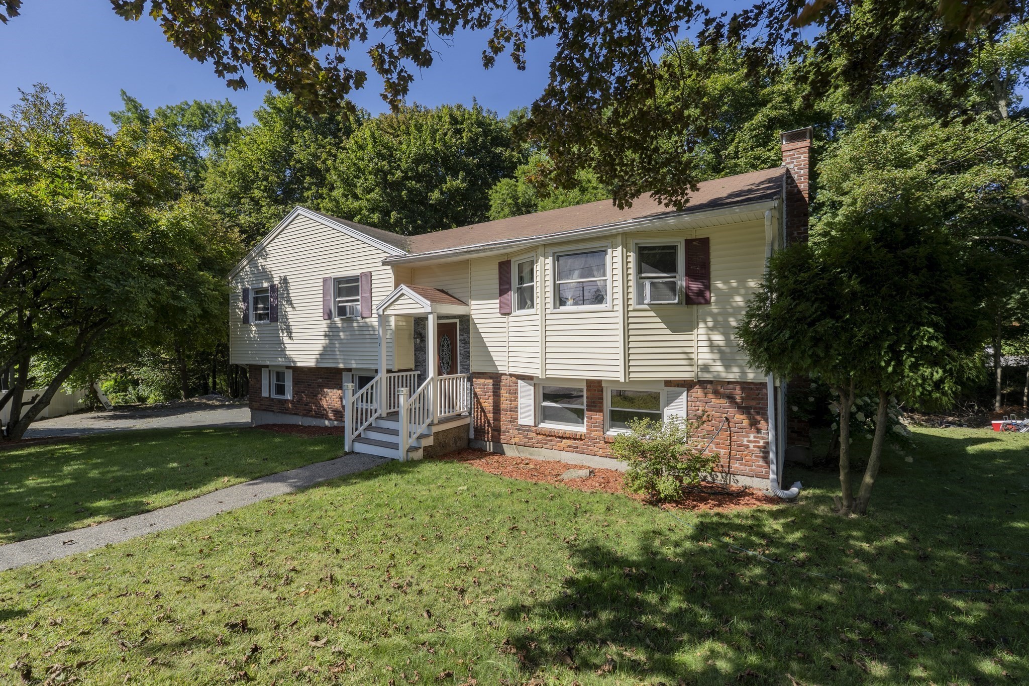 2 Yale St Property Photo 2