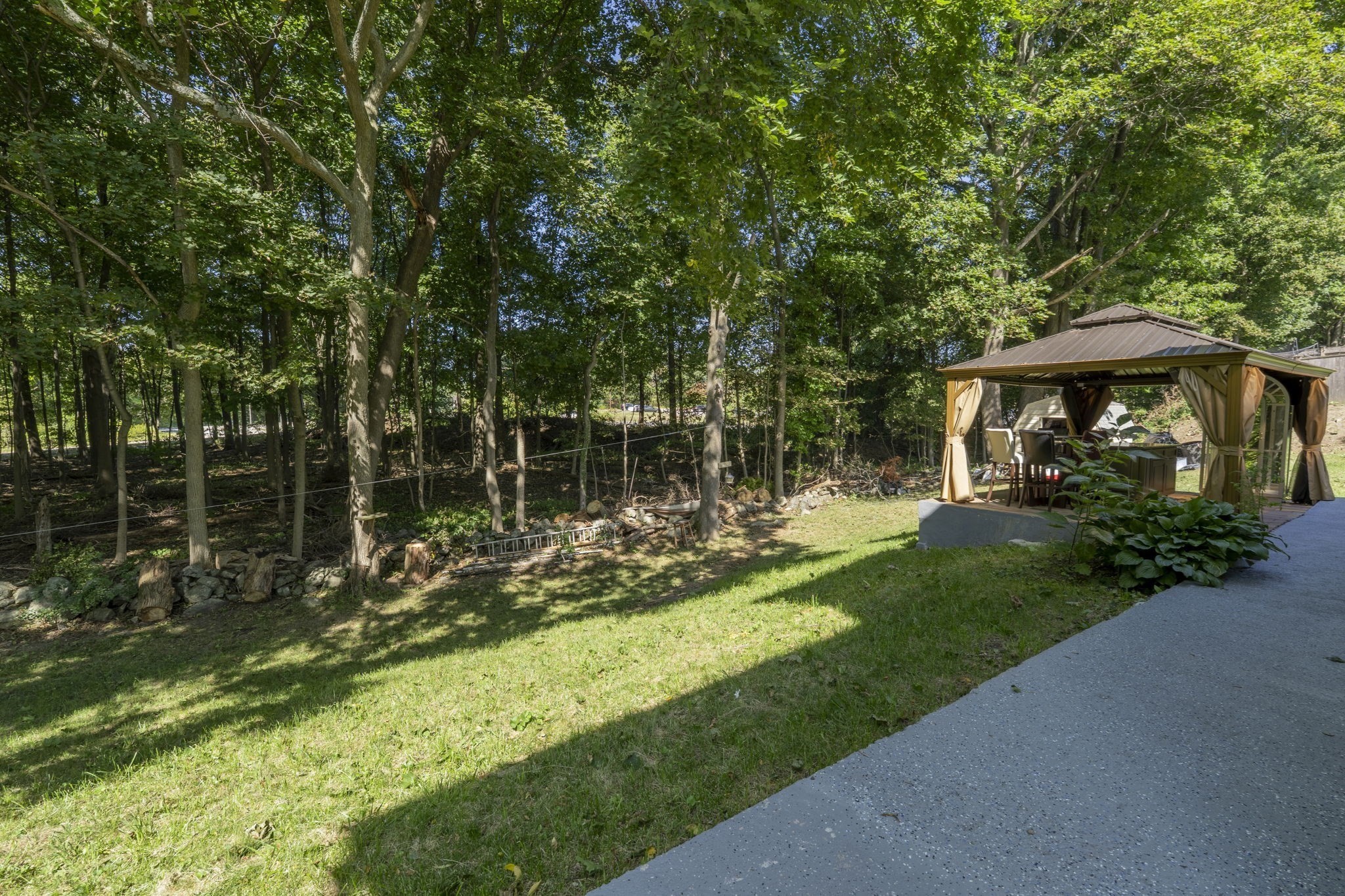 2 Yale St Property Photo 5