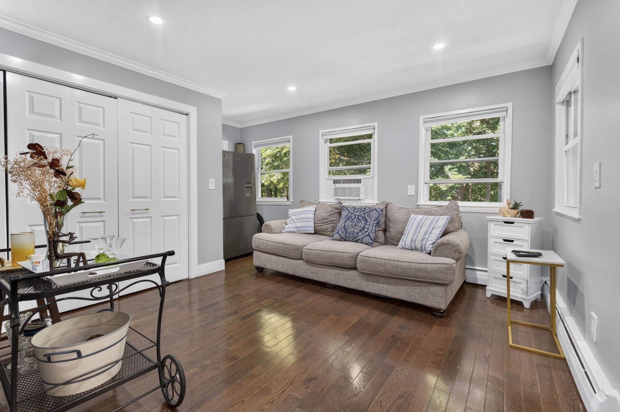 2 Yale St Property Photo 8