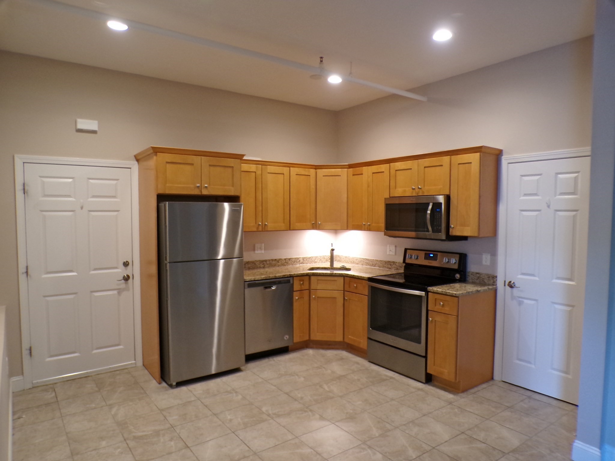 1072 Washington St # 3 Property Photo 1