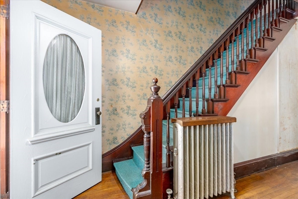 5 Washington St Property Photo 8