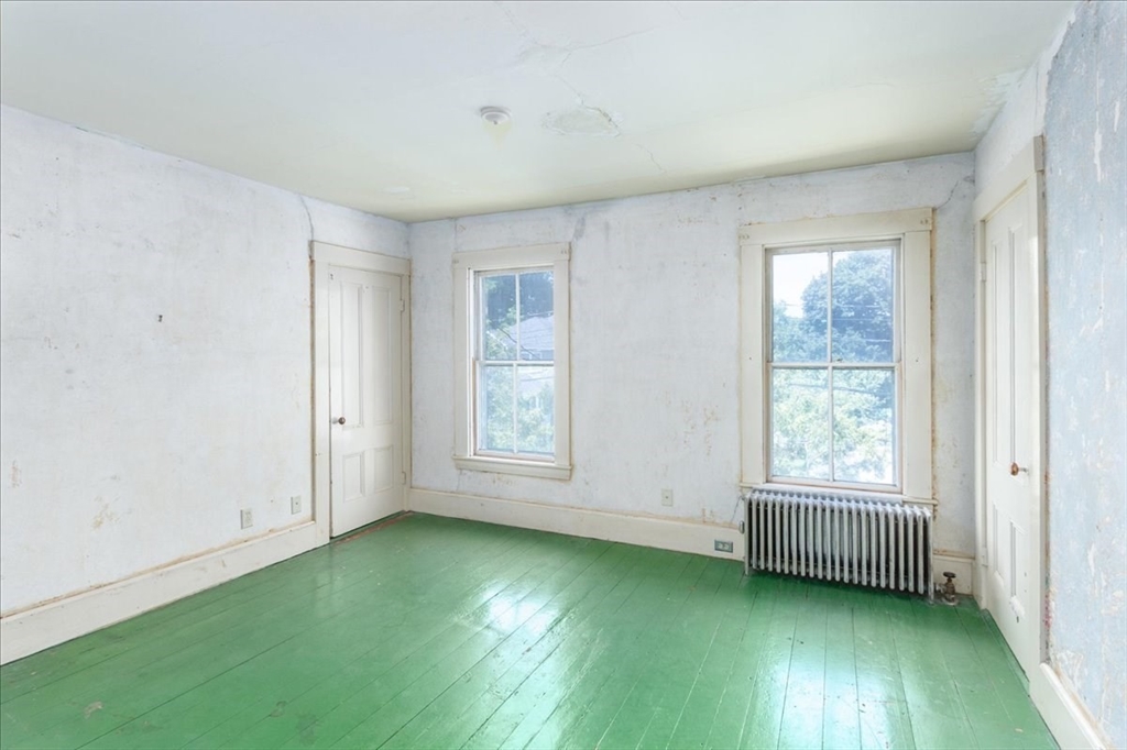 5 Washington St Property Photo 13