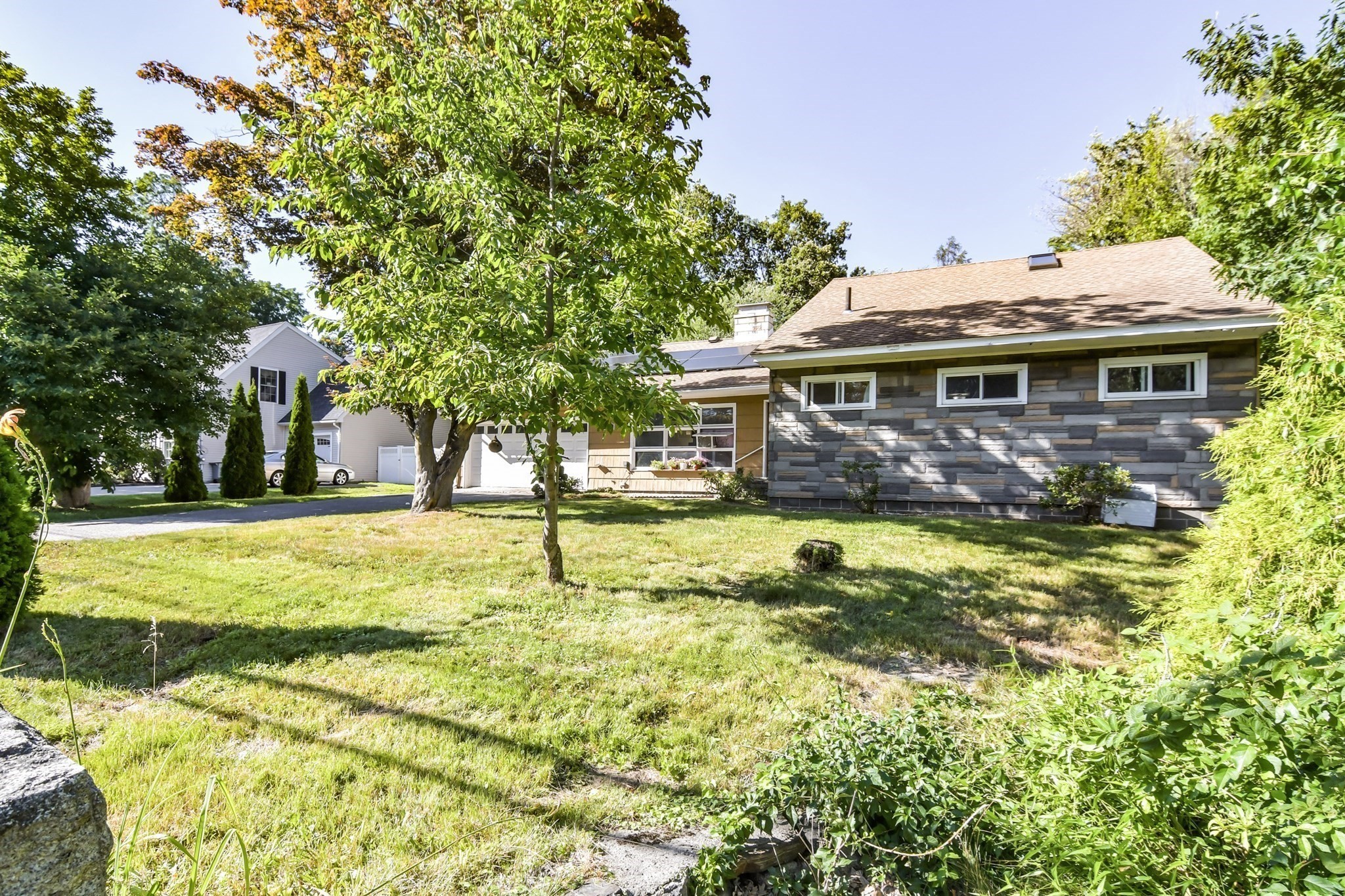 678 Massachusetts Ave Property Photo 3