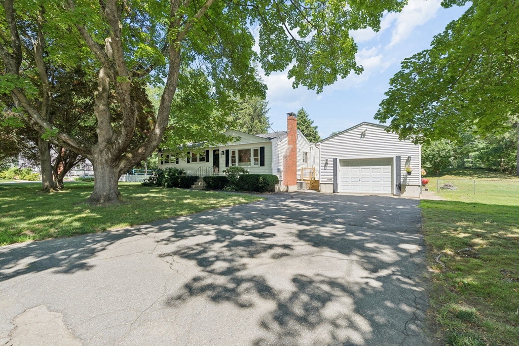 83 Colgate Dr Property Photo 2