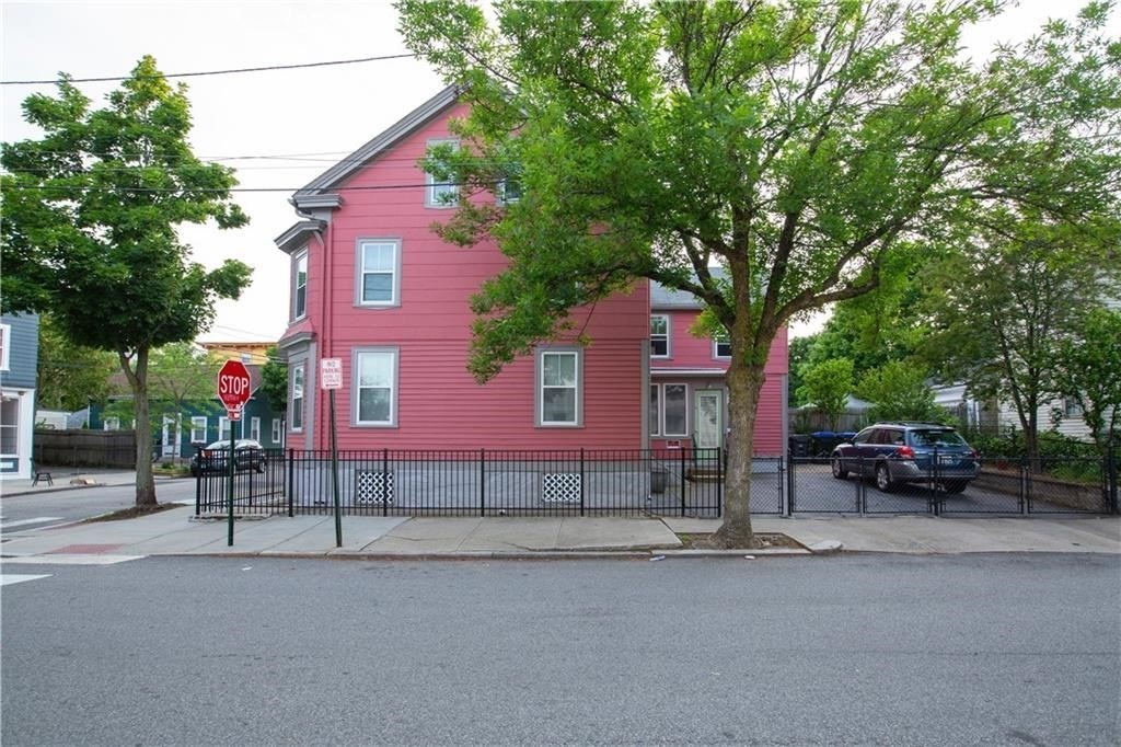 185 Carpenter St # 2 Property Photo 2