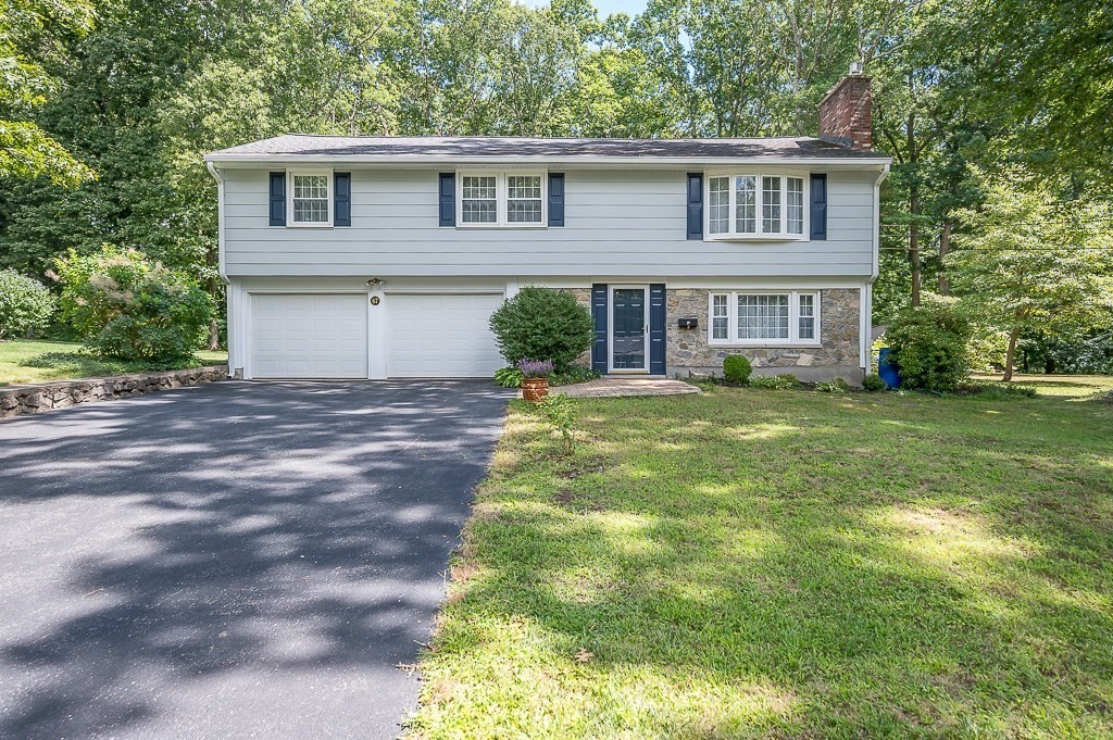 67 Angelica Dr Property Photo 1