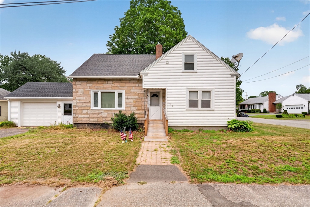 504 Twichell St Property Photo 1