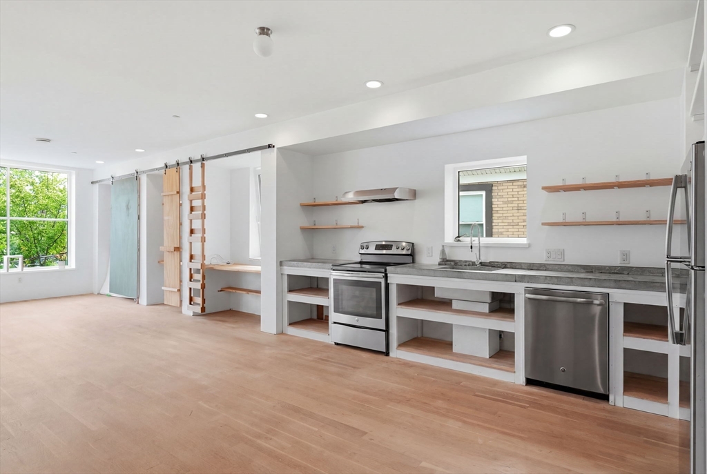 21 Lamartine St # 3 Property Photo 4