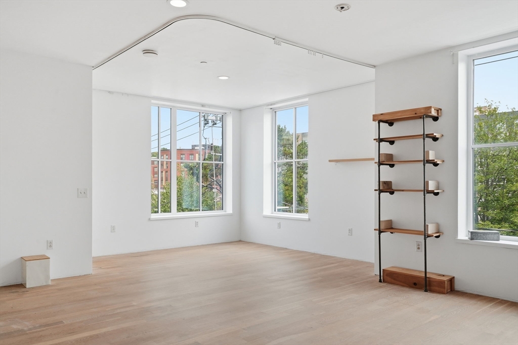 21 Lamartine St # 3 Property Photo 9