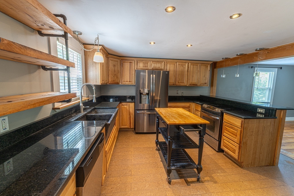 152 Southbridge Rd Property Photo 4