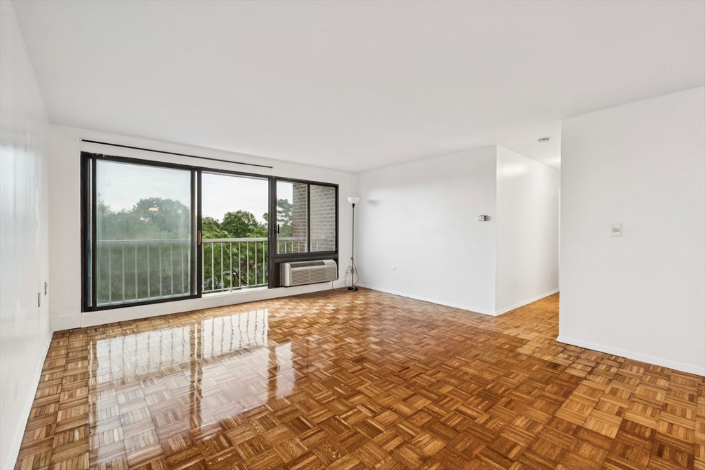 1105 Massachusetts Ave # 6a Property Photo 2