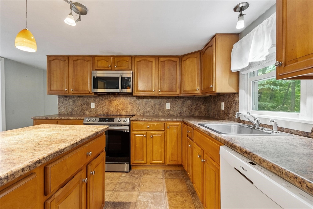 6 Winters Drive Property Photo 12