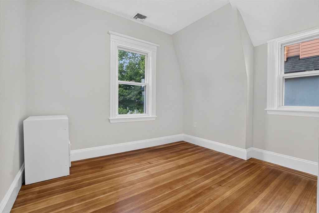 51 Metropolitan Ave Property Photo 23