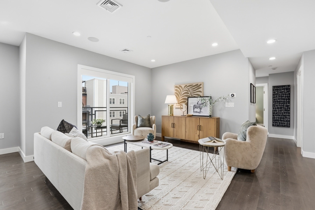 309 E St # 43 Property Photo 8