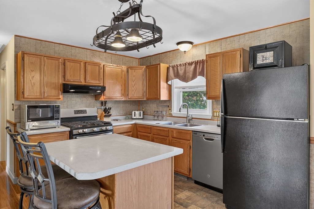 158 Amity St Property Photo 2