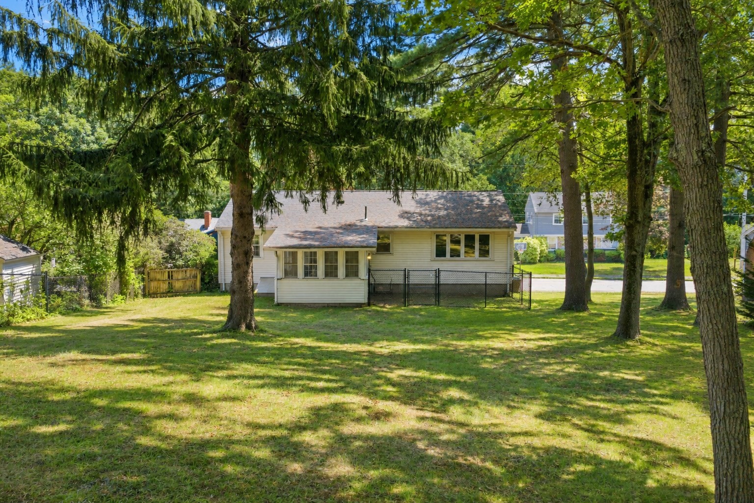 165 King Philip St Property Photo 3