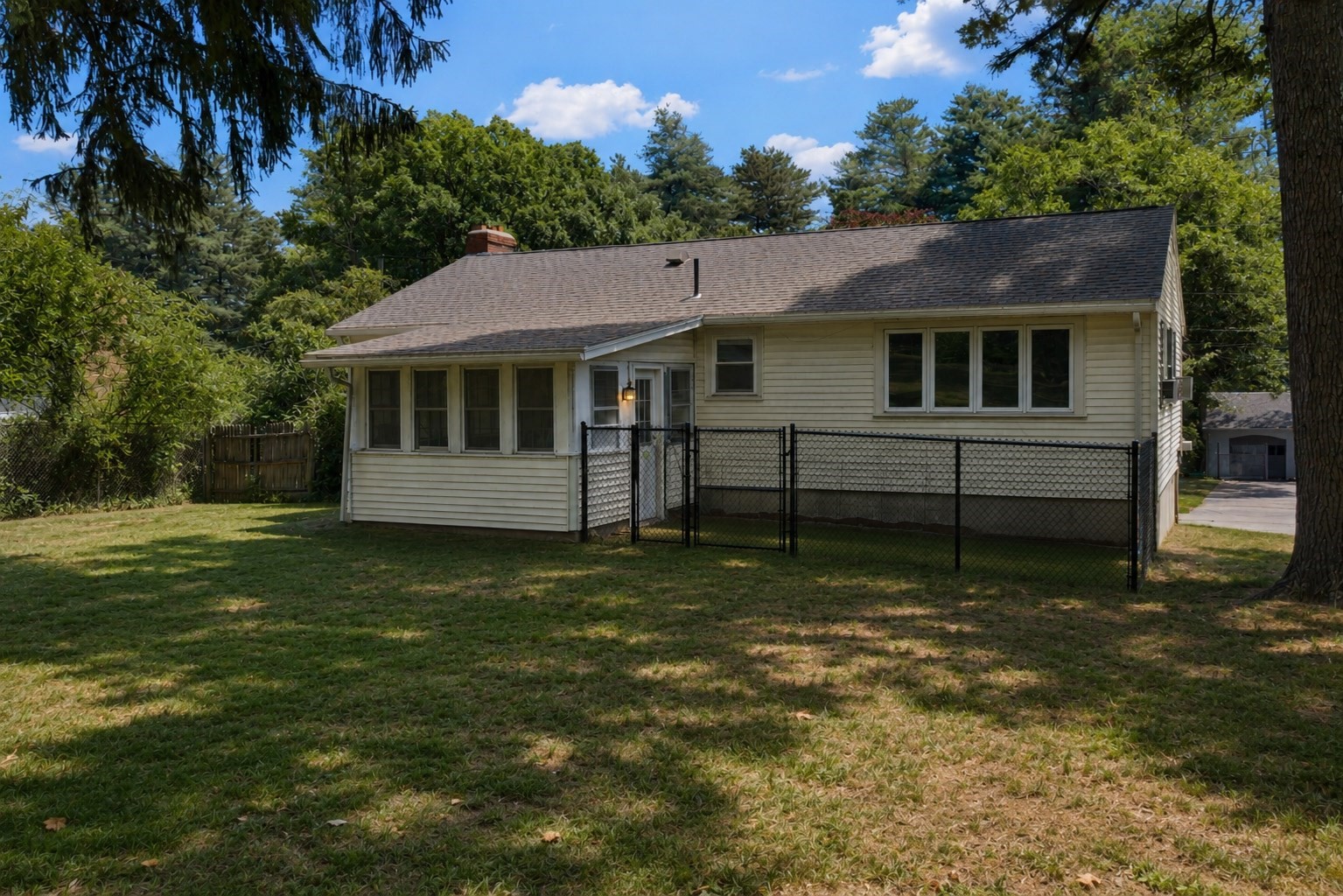 165 King Philip St Property Photo 4