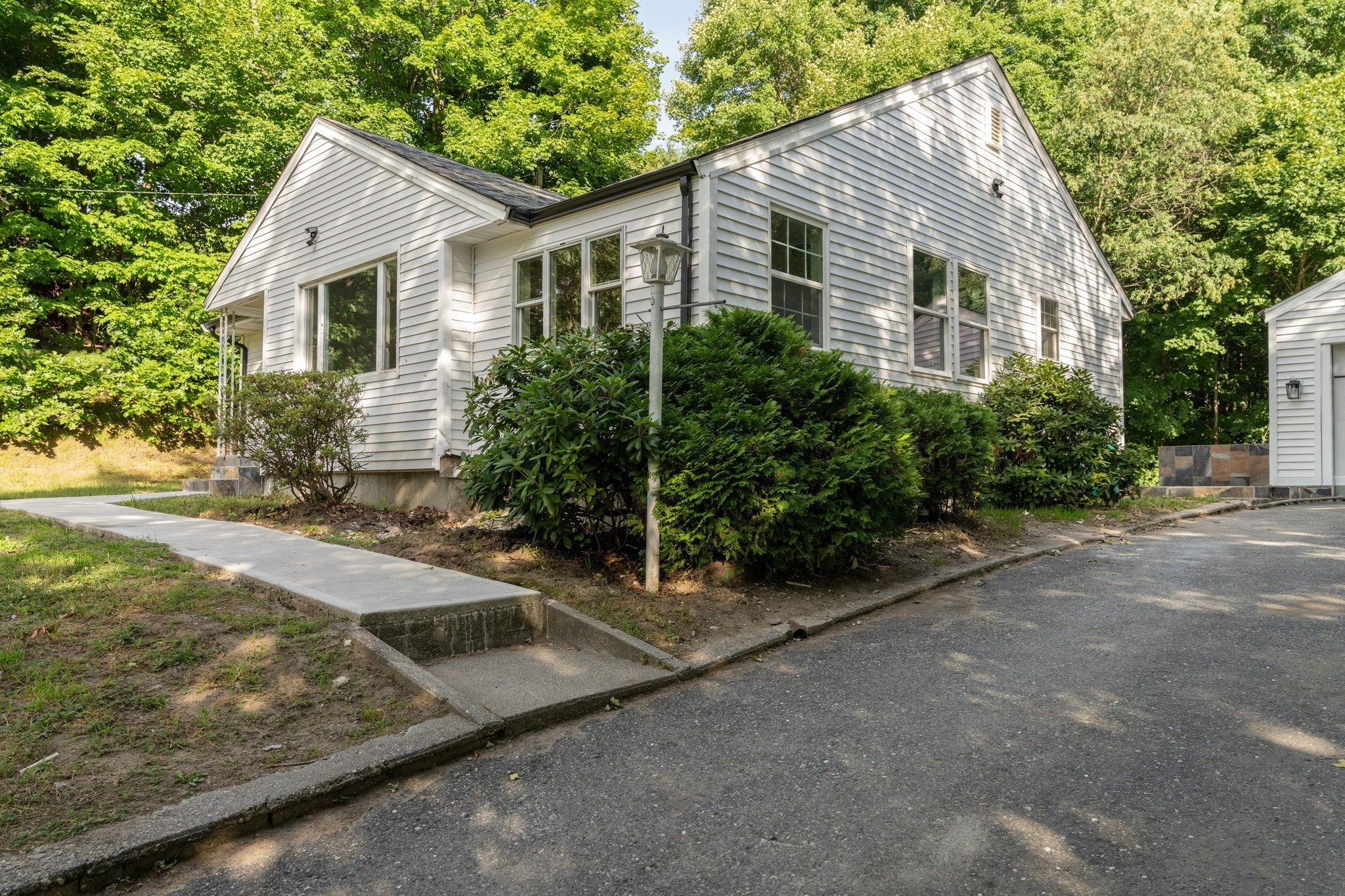 177 Hartford Ave E Property Photo 2