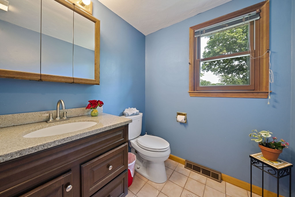 53 Lafayette St Property Photo 13