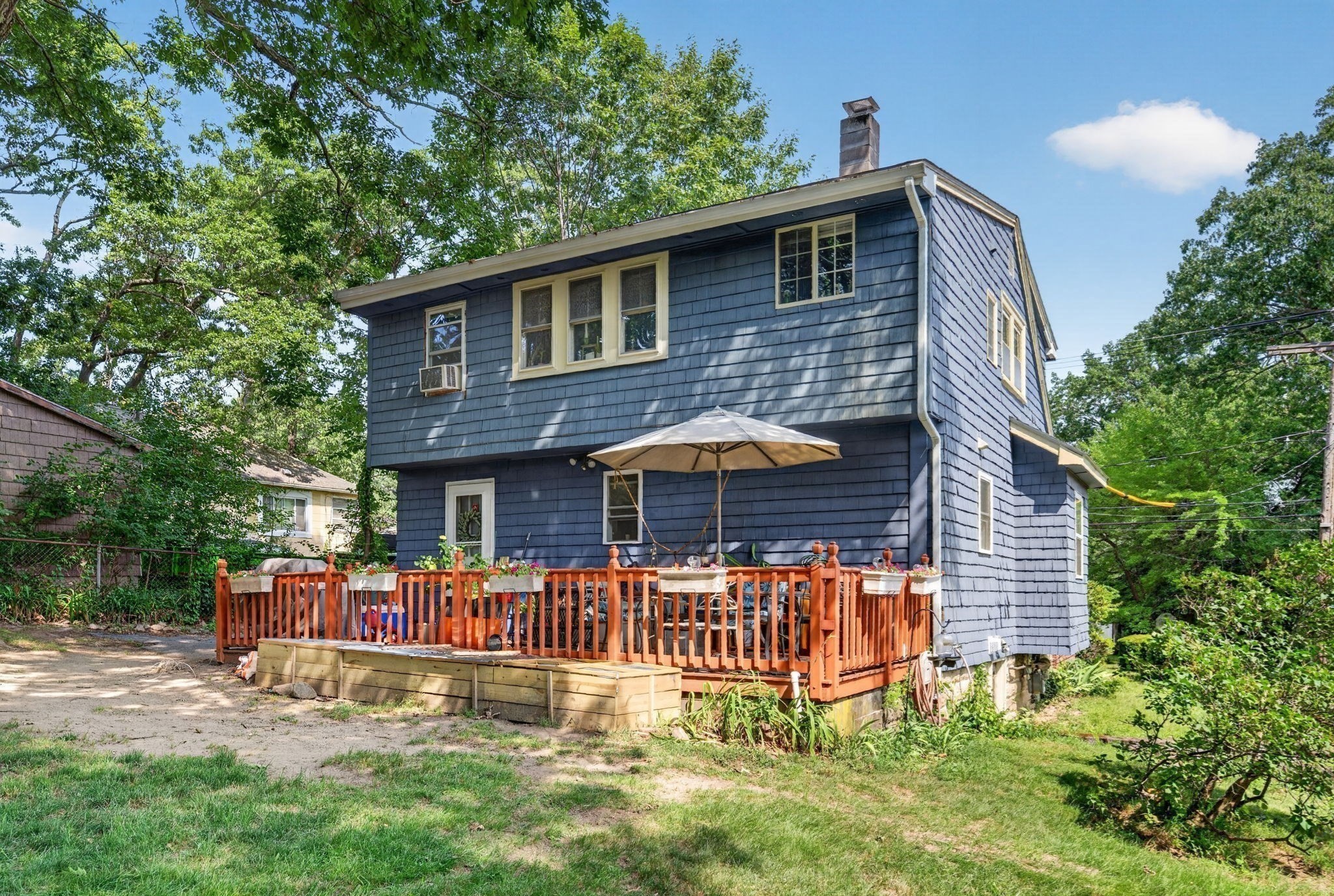 60 Harriett Ave Property Photo 5