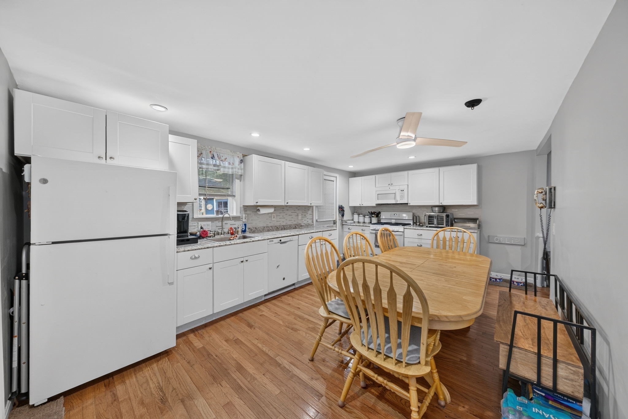 60 Harriett Ave Property Photo 9