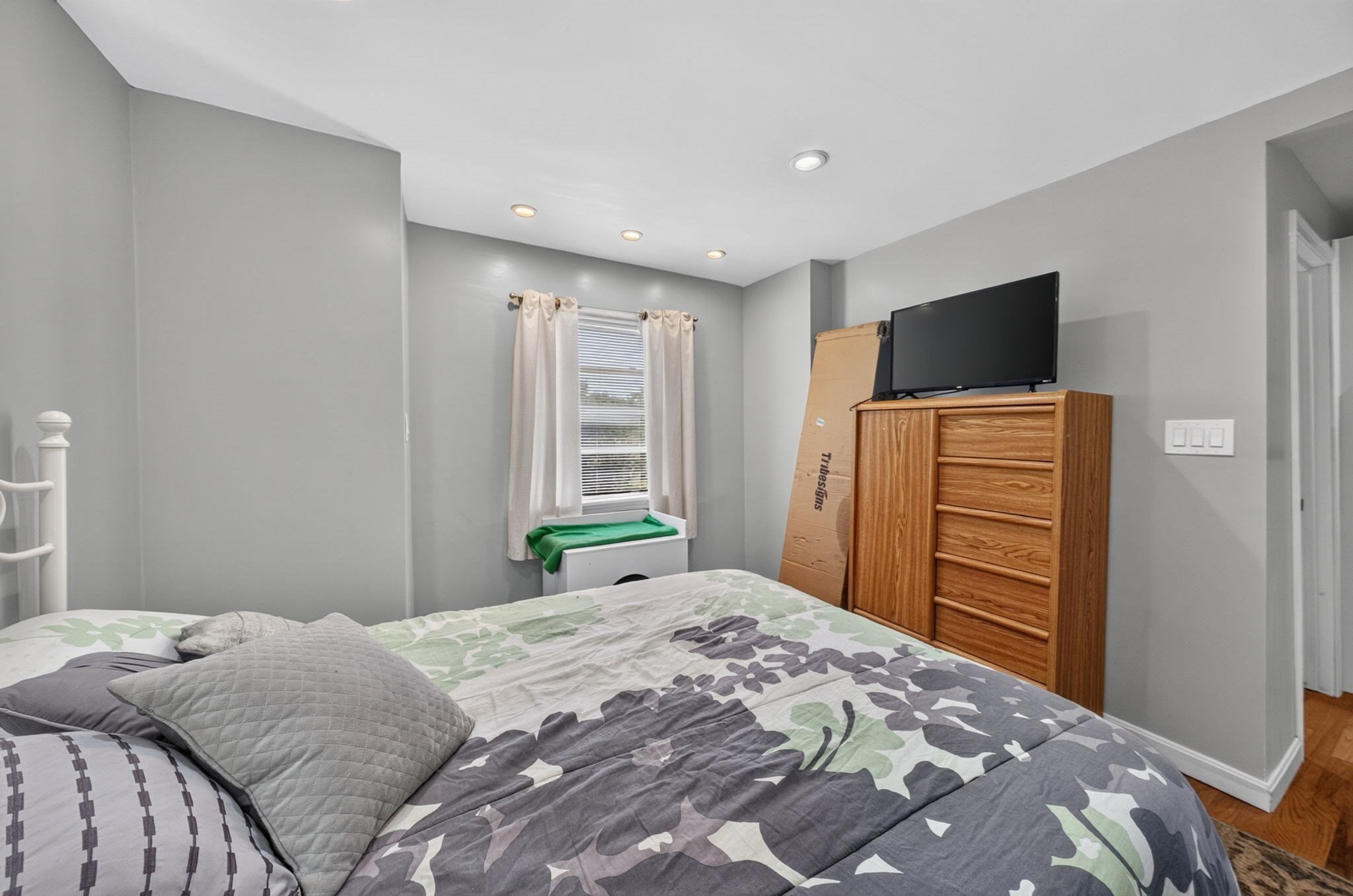 60 Harriett Ave Property Photo 26