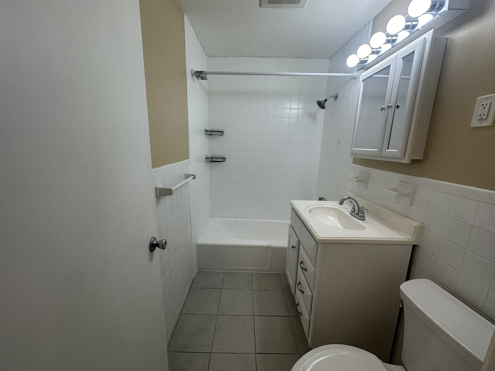 43 Jacqueline Rd # 12 Property Photo 8