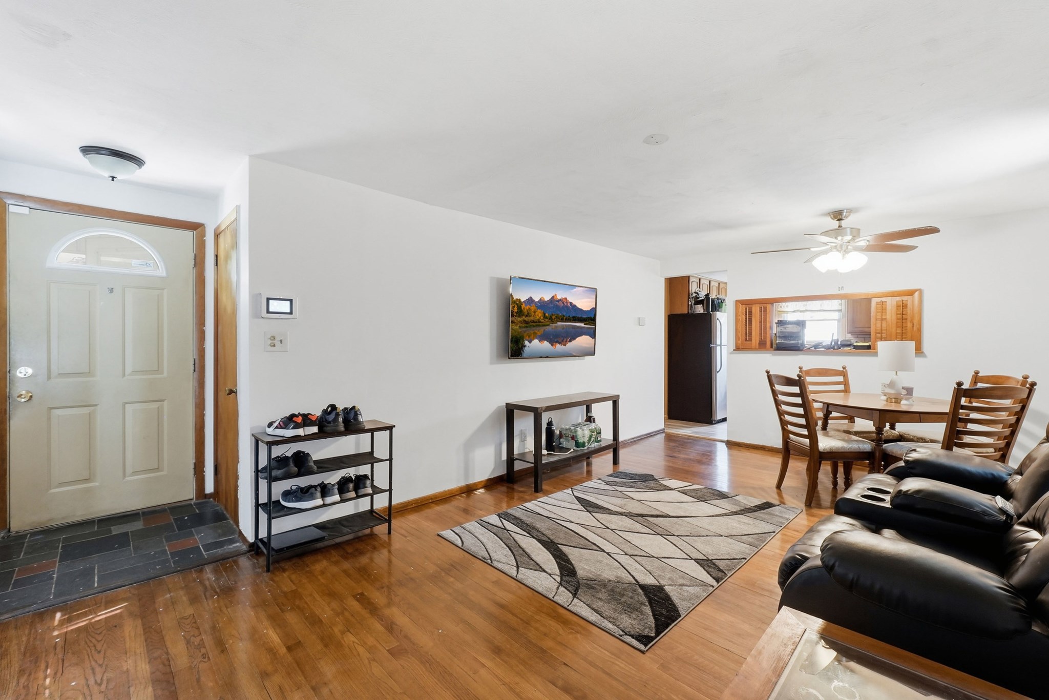 75 Knollwood St Property Photo 4