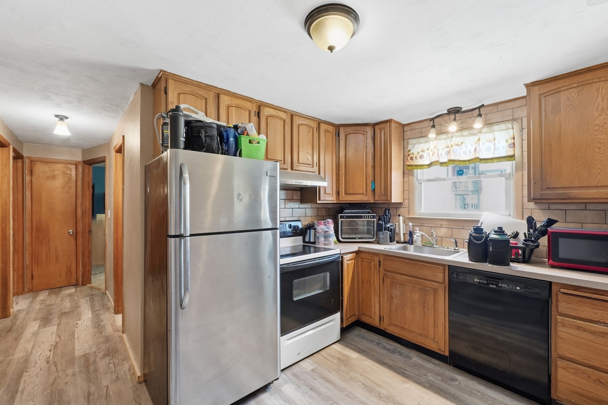 75 Knollwood St Property Photo 8