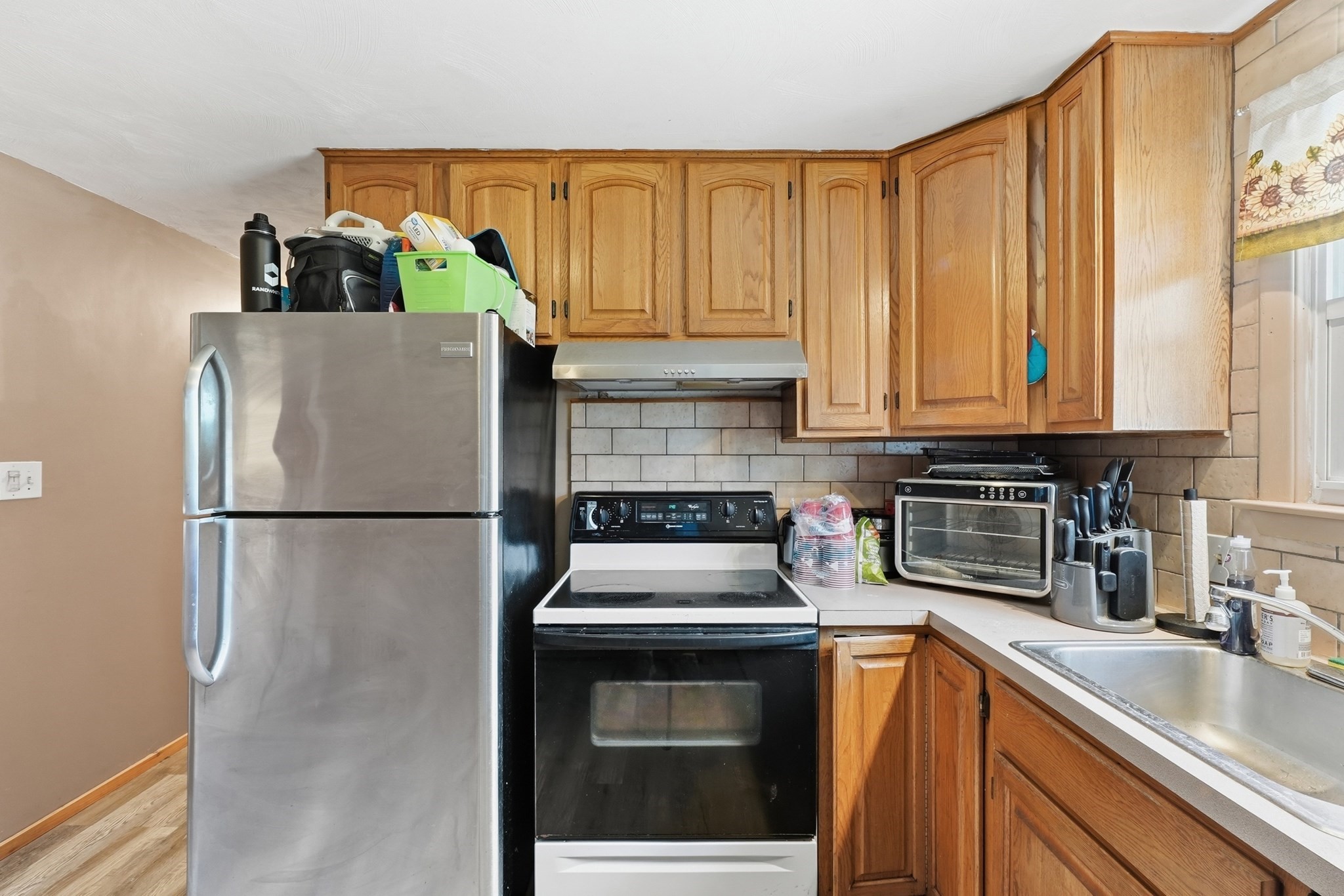 75 Knollwood St Property Photo 10
